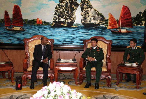 Mayor Jenderal Vo Van Tuan menerima Kepala Staf Angkatan Darat Srilanka.